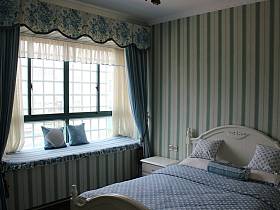 欧式卧室复式楼窗帘设计案例