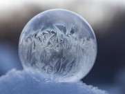 冰凝结成的圆球图片(15张)