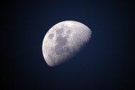 皎洁的月亮的图片(10张)