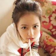 摆剪刀手的90后美女经典qq头像图片