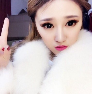 精致妆容的韩国美女陌陌qq头像大全