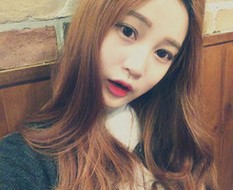 时尚大眼女生红唇qq空间头像图片