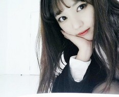 时尚大眼女生红唇qq空间头像图片