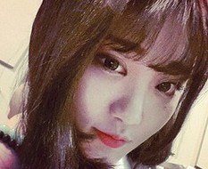 时尚大眼女生红唇qq空间头像图片