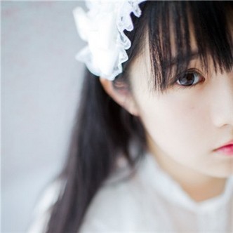 小清新长发微信女生纯白色头像图片