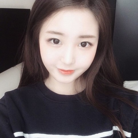 水汪汪的大眼女生自拍贴吧头像图片