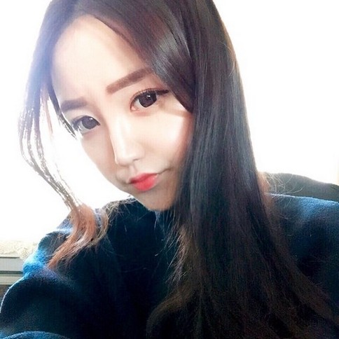 水汪汪的大眼女生自拍贴吧头像图片