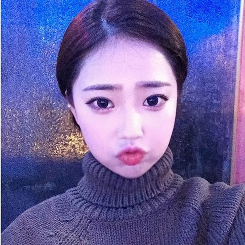 水汪汪的大眼女生自拍贴吧头像图片