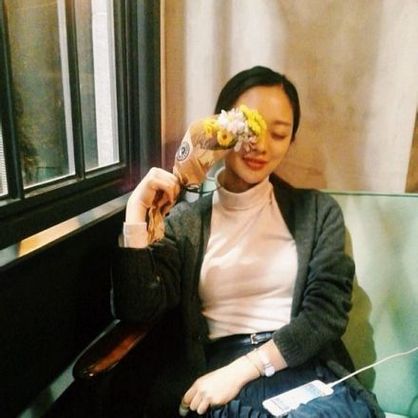 笑靥如花的气质女生微信头像图片