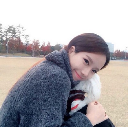 笑靥如花的气质女生微信头像图片