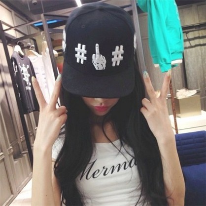 笑靥如花的气质女生微信头像图片