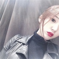 漂亮的长发微信美女复古风自拍头像图片