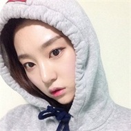 漂亮的长发微信美女复古风自拍头像图片