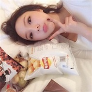 漂亮的长发微信美女复古风自拍头像图片