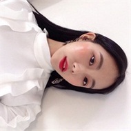 漂亮的长发微信美女复古风自拍头像图片