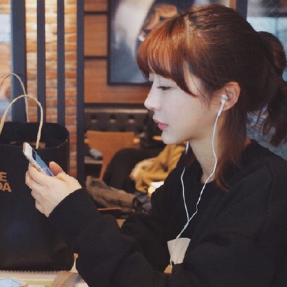 爱自拍的qq时尚女生头像图片欣赏