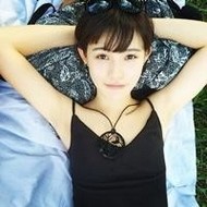 气质出众的大眼女生自拍微信头像图片