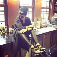 时尚靓丽氧气美女微信自拍头像图片