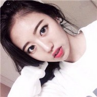 皮肤白皙的漂亮美女微信头像图片