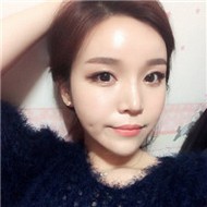 皮肤白皙的漂亮美女微信头像图片