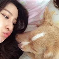 皮肤白皙的漂亮美女微信头像图片