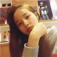 皮肤白皙的漂亮美女微信头像图片