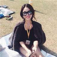 皮肤白皙的漂亮美女微信头像图片