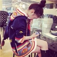 皮肤白皙的漂亮美女微信头像图片