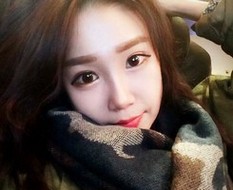 大眼红唇女生微博自拍头像图片大全