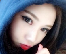 大眼红唇女生微博自拍头像图片大全