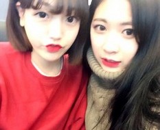 大眼红唇女生微博自拍头像图片大全