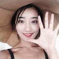 气质出众的大眼女生微信头像图片