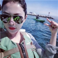 气质出众的白皙女生微信头像图片