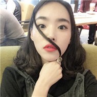 气质出众的白皙女生微信头像图片