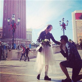 甜蜜幸福的情侣微信唯美婚纱头像图片