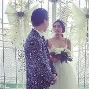 甜蜜幸福的情侣微信唯美婚纱头像图片