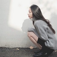 侧脸难过伤感的女生微信头像图片