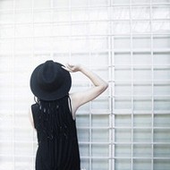 侧脸难过伤感的女生微信头像图片