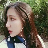 侧脸难过伤感的女生微信头像图片