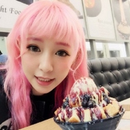 时尚漂亮的大眼美女微信潮流头像图片