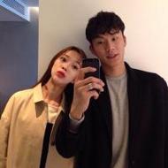 喜欢自拍的韩系非主流情侣qq头像图片