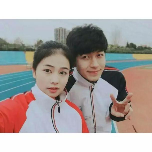 小清新可爱学生情侣微信头像大全