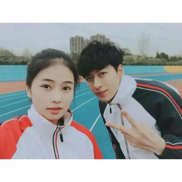 小清新可爱学生情侣微信头像大全