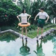 戏水的小清新情侣qq唯美浪漫头像图片