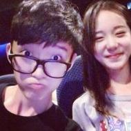 搞笑情侣一左一右自拍qq个性头像图片