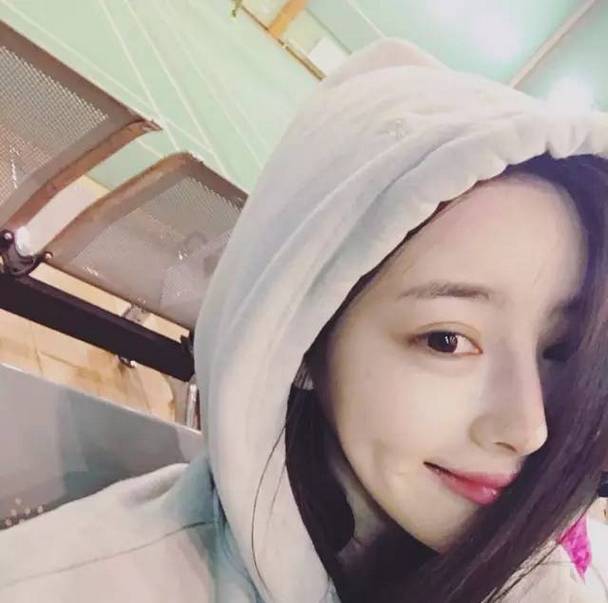 清纯可爱卖萌自拍的女生微信头像图片