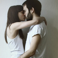 90后欧美情侣接吻微信意境头像图片