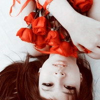 唯美可爱韩国女生微信红色头像