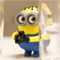 喜欢大笑爱玩耍的小黄人卡通头像图片