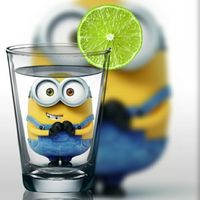 喜欢大笑爱玩耍的小黄人卡通头像图片